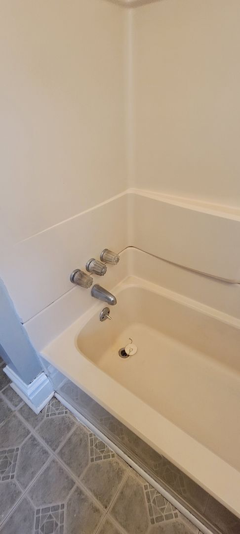 Building Photo - 3 bedroom (space bedrooms), 1 bath, 2 story single family