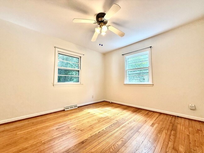 Building Photo - 3 Bedroom 1 Bath Home in Durham