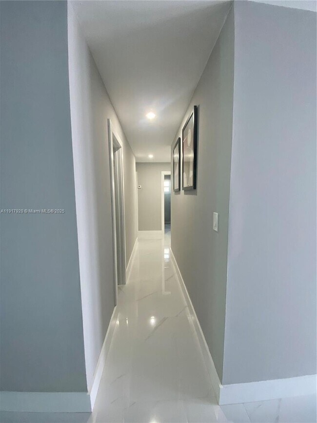 Building Photo - 7010 SW 144th Pl