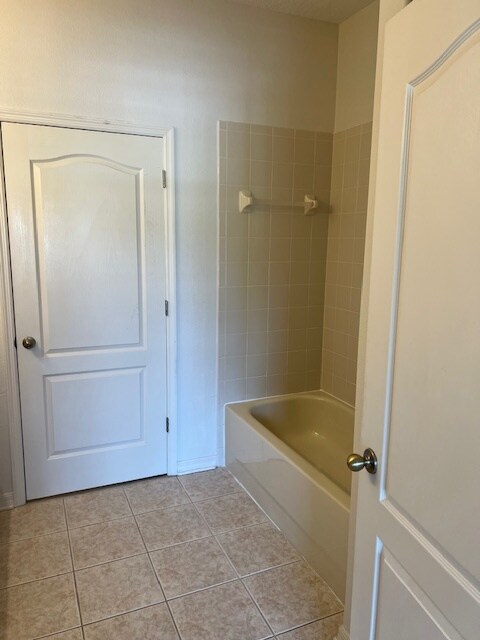 Building Photo - 1140 Hillhurst Dr