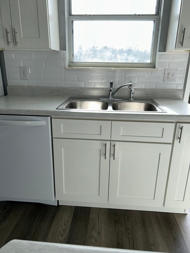 Building Photo - 1525 Meadow Spring Dr