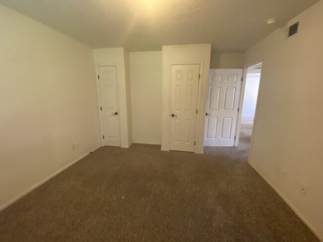 Building Photo - "2-Bedroom Condo in Saint George - Cozy Comfort with Modern Touches!"