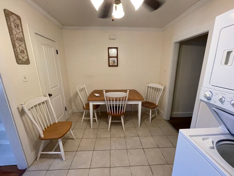 Building Photo - 1315 China St