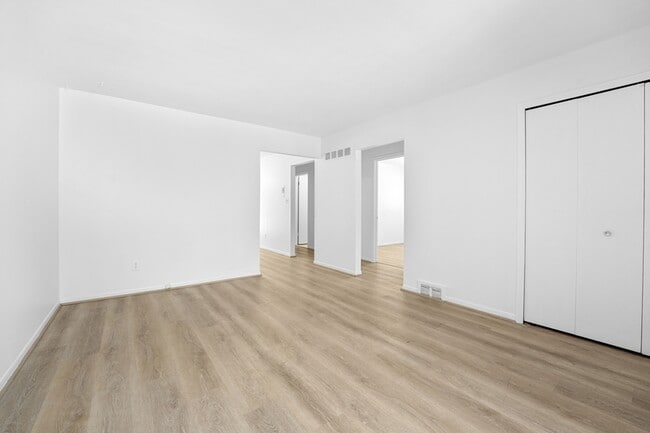 Building Photo - 38198 Hixford Pl