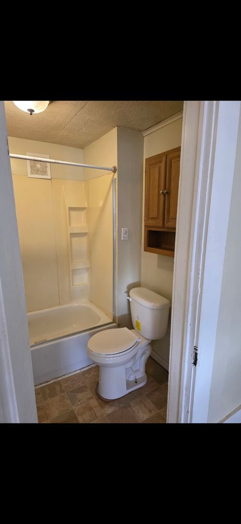 Building Photo - 204 N Fort Wayne Ave