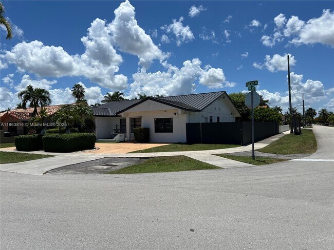 Primary Photo - 3010 SW 132nd Ave
