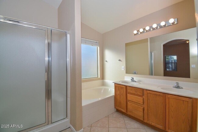 Building Photo - 9413 W Cinnabar Ave