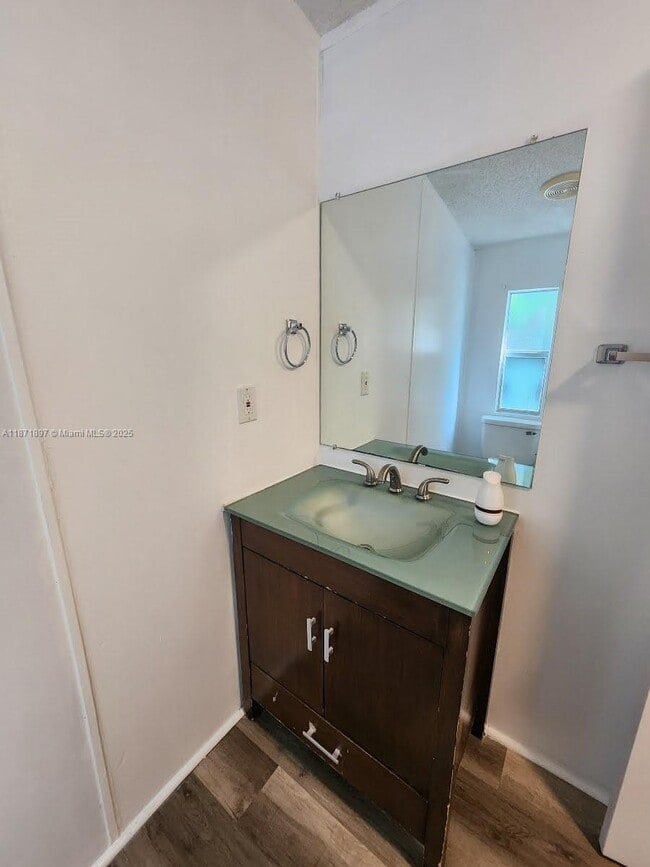 Building Photo - 11908 Cove Pl