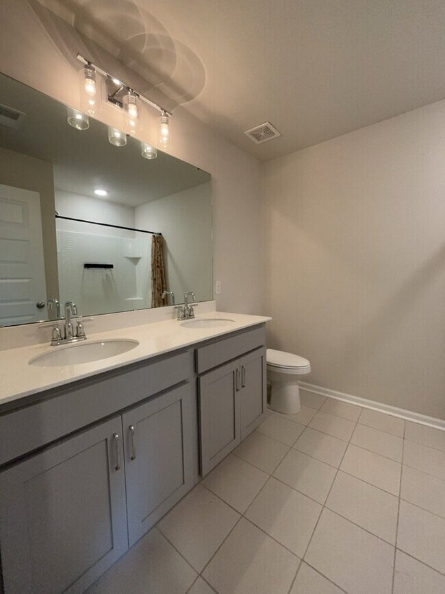 Building Photo - 445 Navona Dr