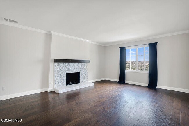 Building Photo - 2076 Hillsbury Rd