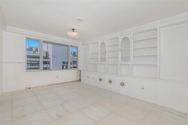 Building Photo - 5255 Collins Ave