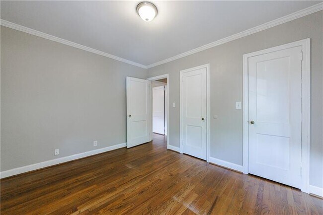 Building Photo - 2311 Pembrook Pl NE