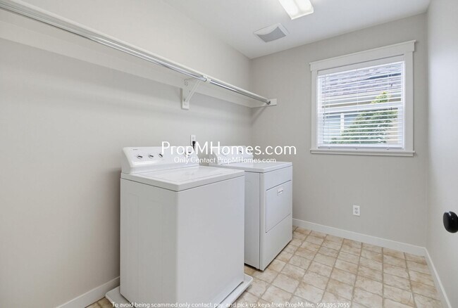 Building Photo - 11641 SW Grenoble St