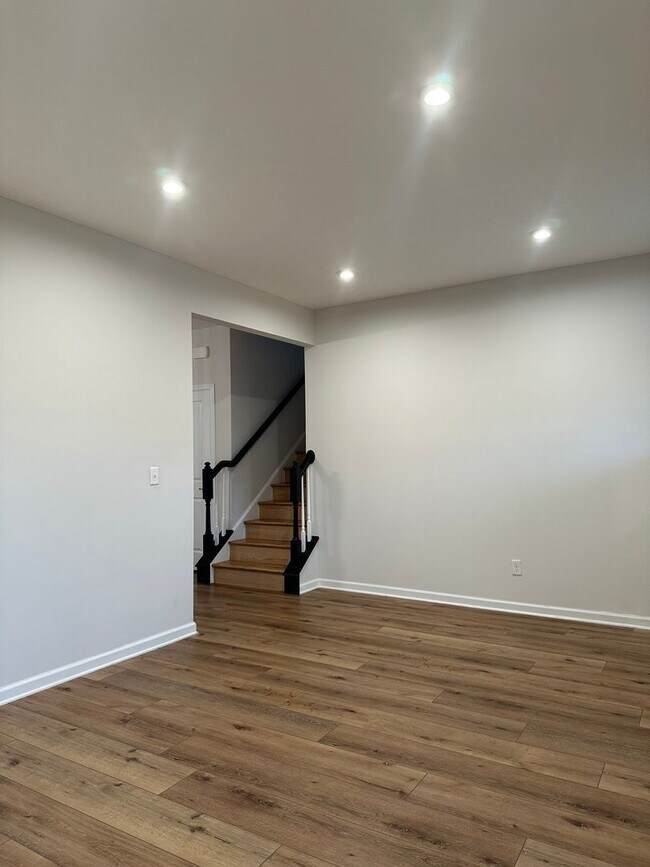 Building Photo - Welcome to this stunning 4-bedroom, 2.5-bathroom home located in the desirable Lewis Center, OH!