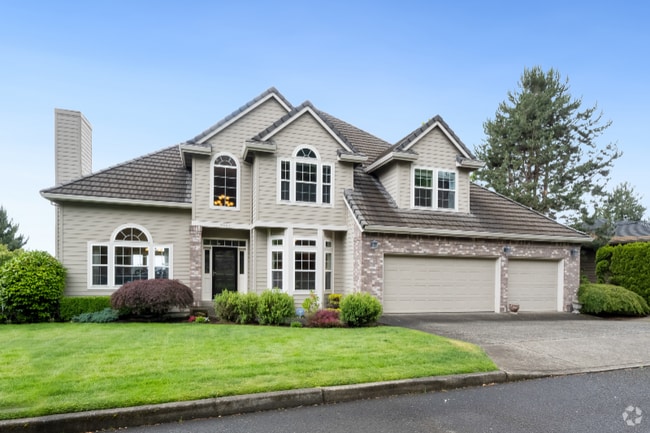 Building Photo - 9007 NW Bartholomew Dr