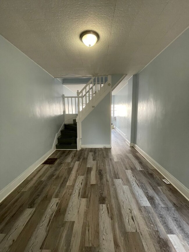 Building Photo - Newly updated 4 bedroom home