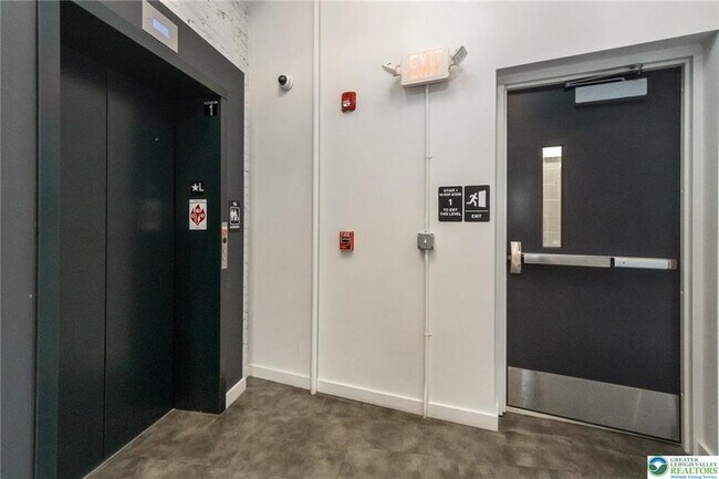 Building Photo - 107 Hamilton St