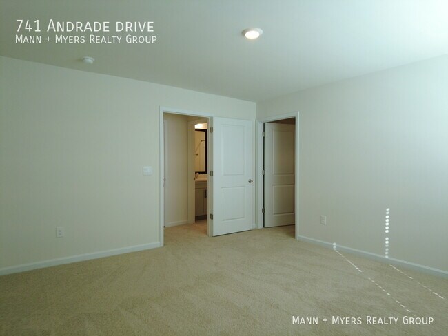 Building Photo - 741 Andrade Dr