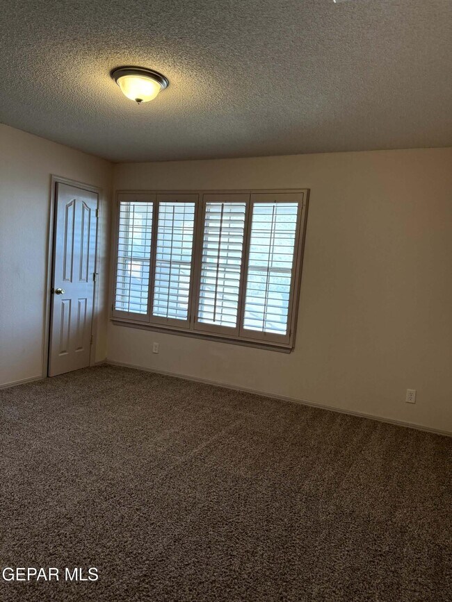 Building Photo - 317 Zenith Dr