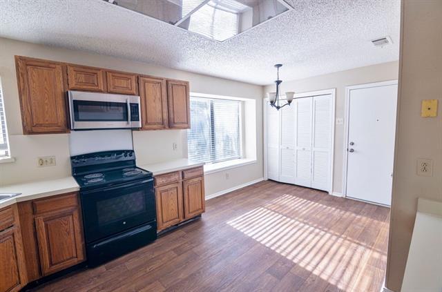 Building Photo - 604 Rawhide Ct