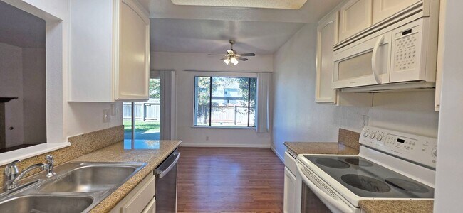 Building Photo - 7862 Hampton Ln