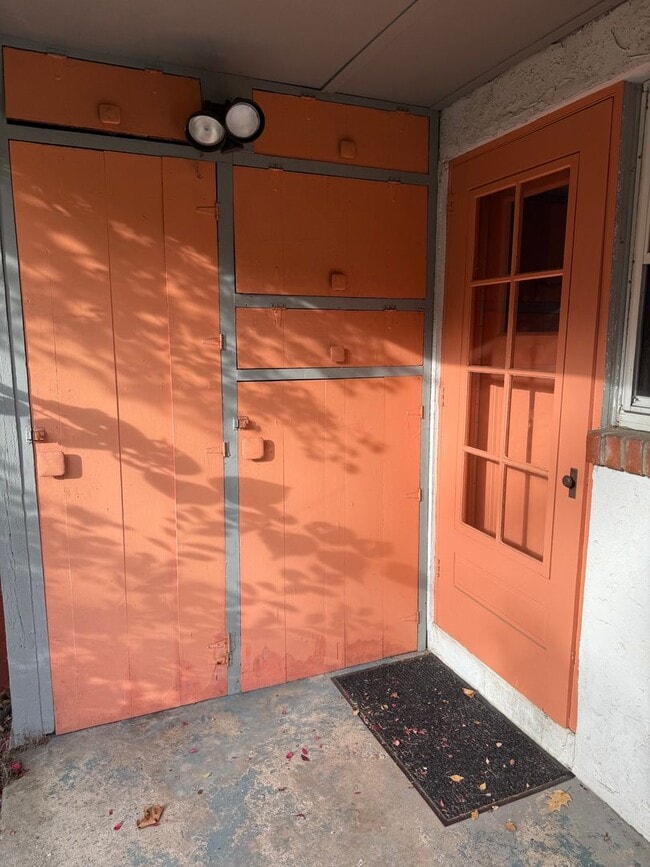 Building Photo - Charming Duplex Near Downtown State Colleg...