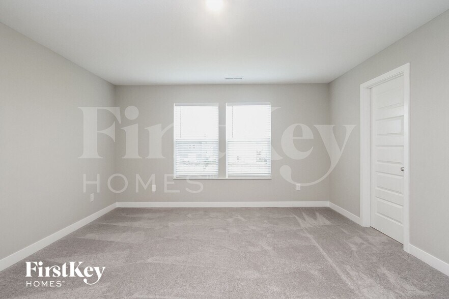 Building Photo - 2335 S Carlota Dr
