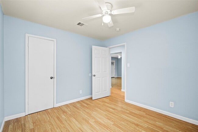 Building Photo - 8921 Oak Knoll Ln