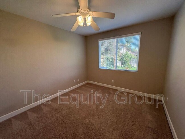 Building Photo - 3116 W Buena Vista Ave