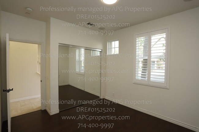 Building Photo - 8057 Sorrento Ln