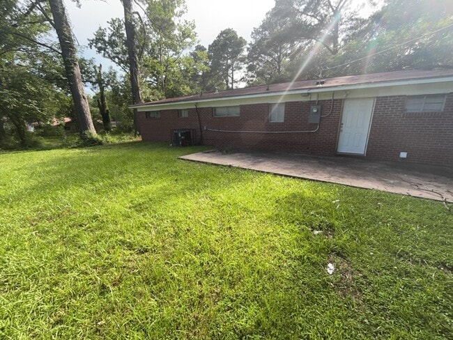 Building Photo - 5558 Queen Mary Ln