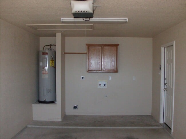 Building Photo - 2 Bed/2 Bath Duplex in Trimmier Estates!