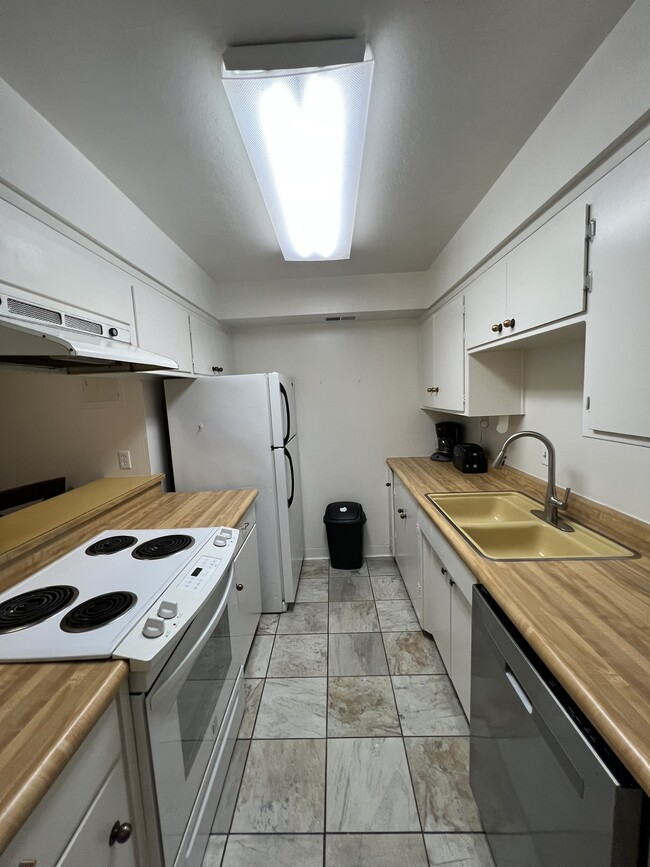 Building Photo - 1168 Herbert Ave