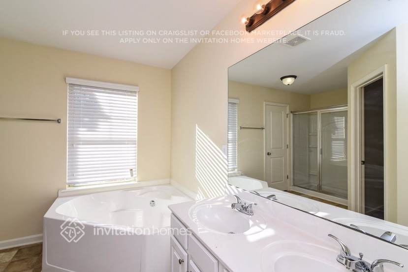 Building Photo - 4172 Oak Field Dr