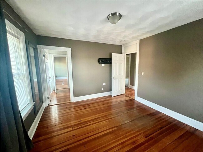 Building Photo - 360 Weeden St