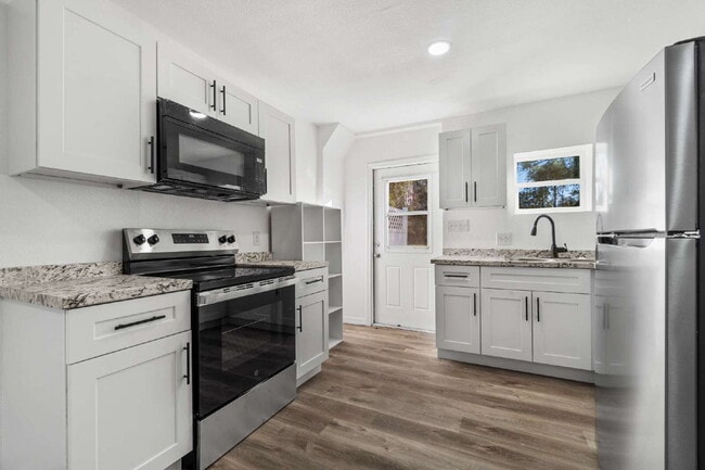 Building Photo - Spacious and Affordable 2BR, 1BA Available now in SE!