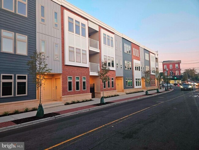 Building Photo - 200 Hamilton Ave