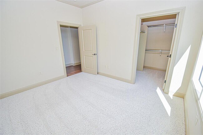 Building Photo - 2801 Wexford Dr