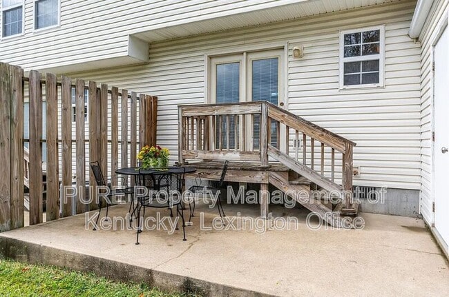 Building Photo - 804 Wabarto Way