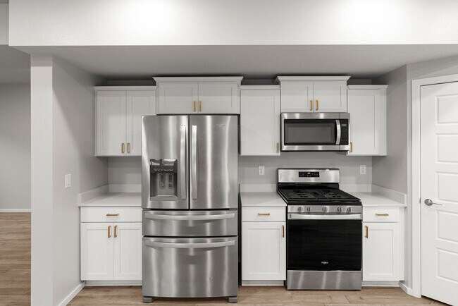 Building Photo - Newer Construction Home in Upriver Drive Neighborhood