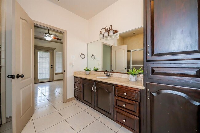 Building Photo - 305 Lake Clark Ct