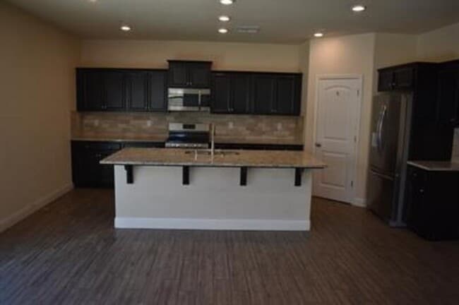 Building Photo - 2430 Quesada Dr