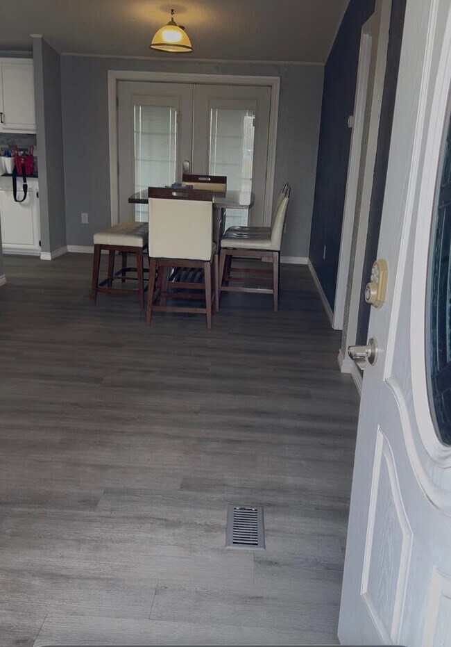 Building Photo - 9724 W 3rd St