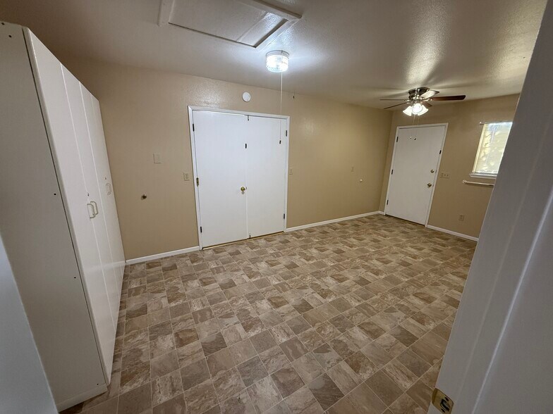 Bonus room - 15936 Lime St