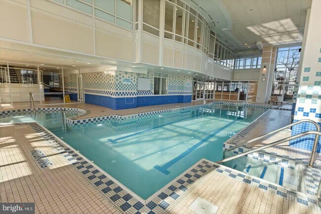 Building Photo - 100 Harborview Dr