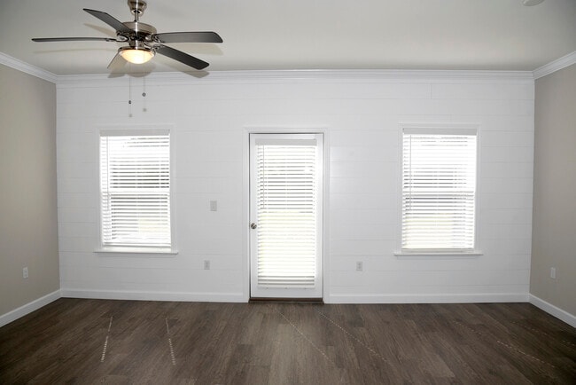 Building Photo - 1818 Stable Ln