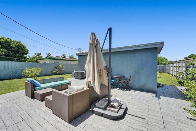 Building Photo - 1732 NE 173rd St