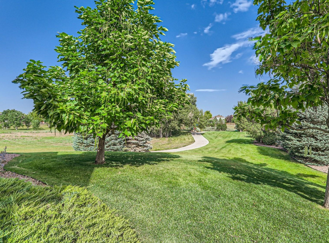 Building Photo - Lovely 2 bedroom, 3 bathroom townhome! Poo...