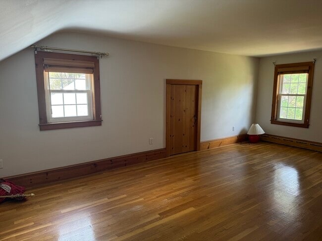 Building Photo - 3 Crescent St