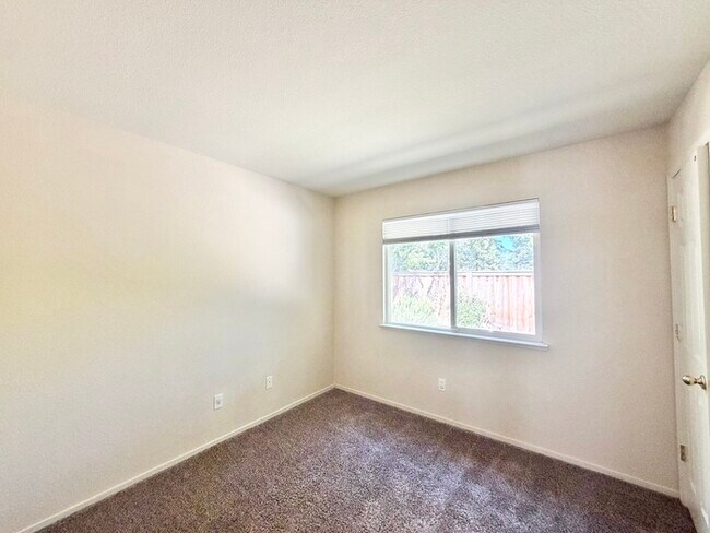 Building Photo - Bright and inviting 3-bedroom, 2-bathroom home!